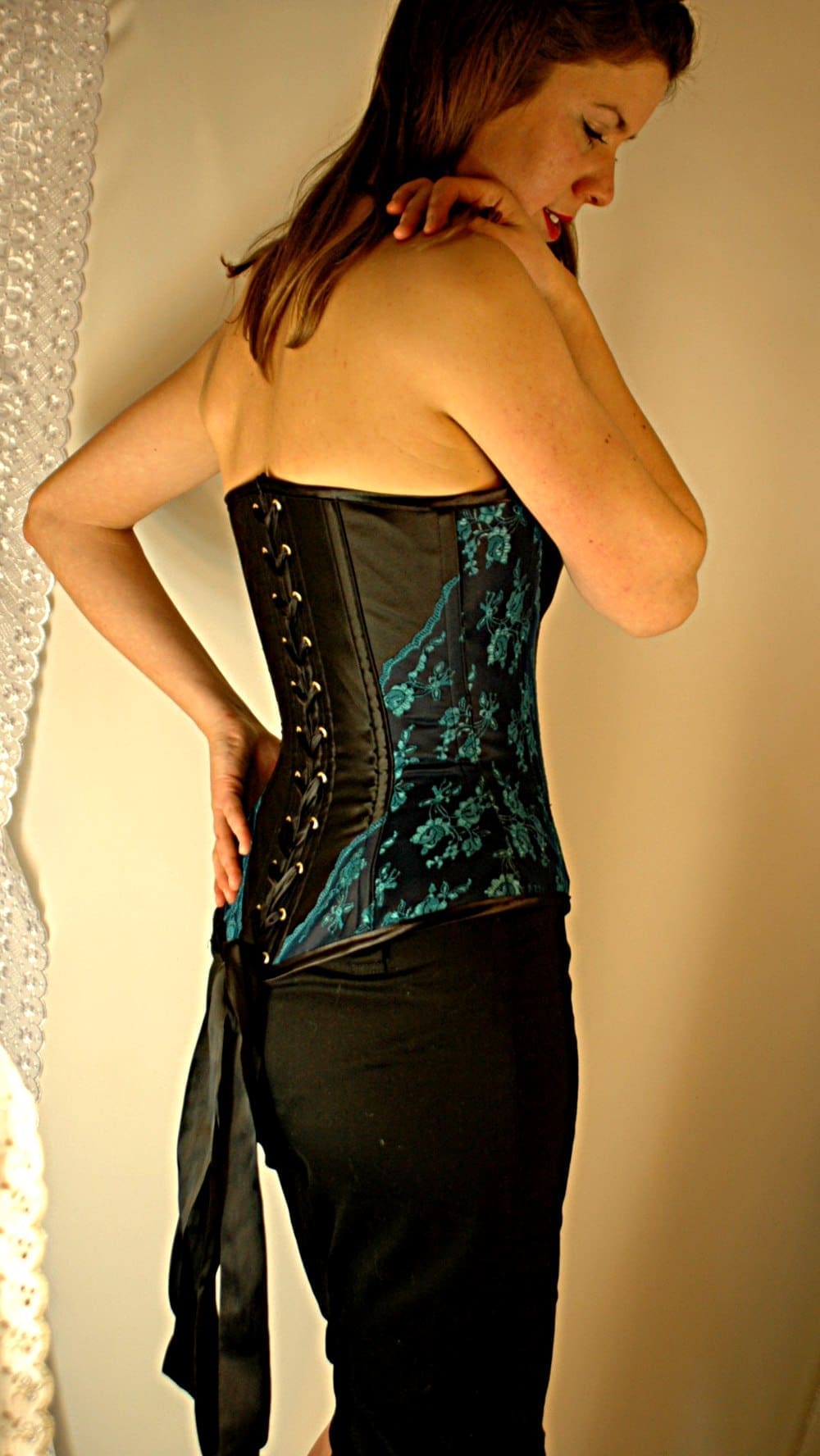 Black satin and turquoise lace corset - Image 3