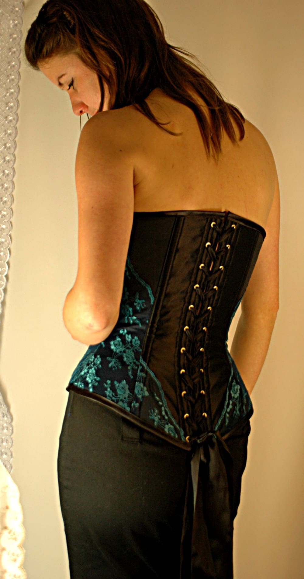 Black satin and turquoise lace corset - Image 5